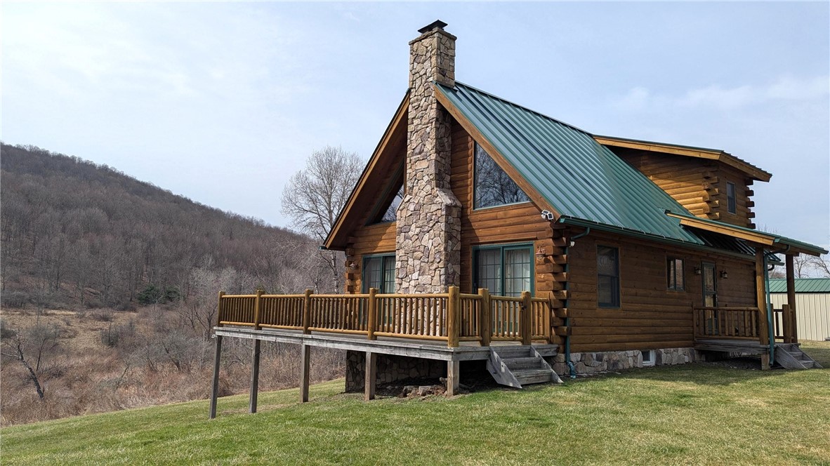 Custom Beaver Mountain log home on 38 acres