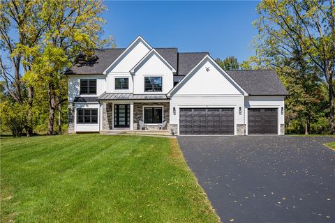 Homes For Sale - 4 Legacy Circle<br/> Penfield, NY 14526