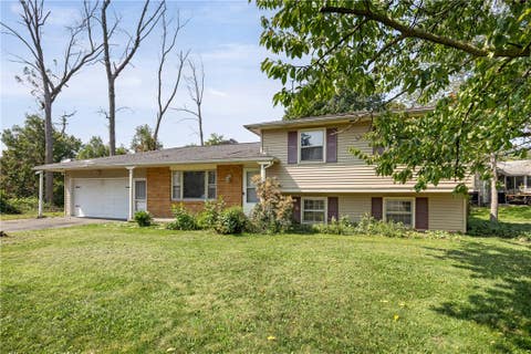 Tiny photo for 879 Maiden aka 11 Black Walnut Dr Lane, Greece, NY 14615 (MLS # R1706006)