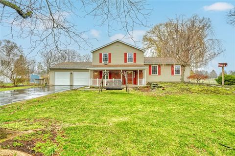 Homes For Sale - 201 Bittersweet Drive<br/> Farmington, NY 14425