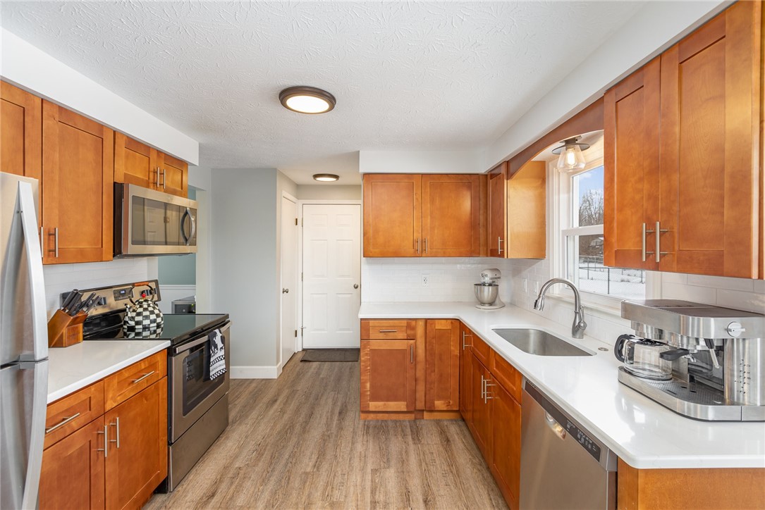 1732 Elmwood Circle, Farmington, New York image 10