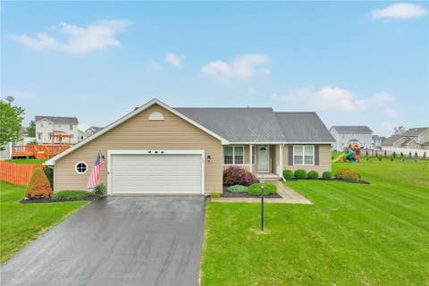 Homes For Sale - 82 Harrogate Crossing<br/> Henrietta, NY 14586