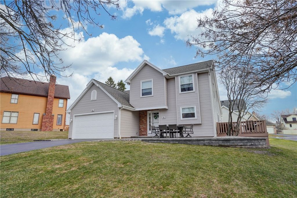 Photo of 5 Stonebridge Crescent, Perinton, NY 14450 (MLS # R1666427)