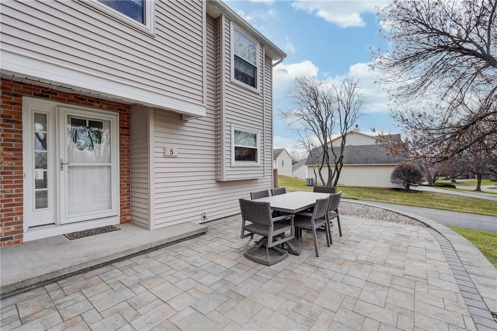 Photo of 5 Stonebridge Crescent, Perinton, NY 14450 (MLS # R1666427)
