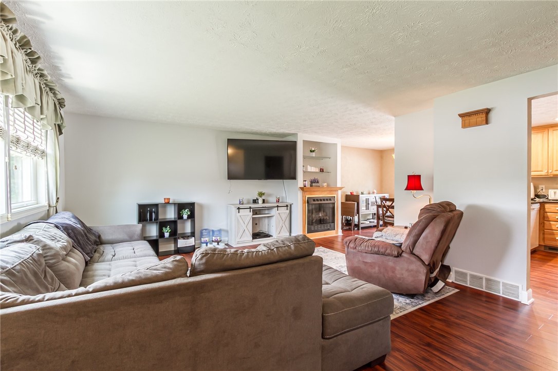 5776 Limestone Lane, Farmington, New York image 4