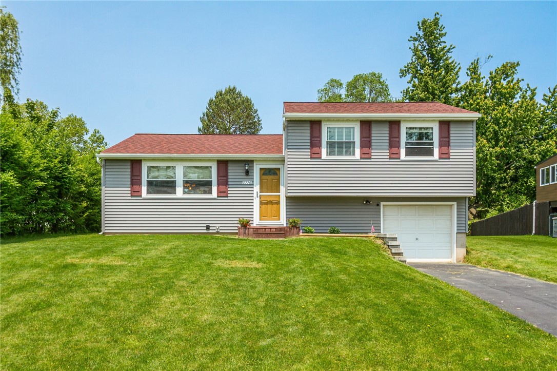 5776 Limestone Lane, Farmington, New York image 1