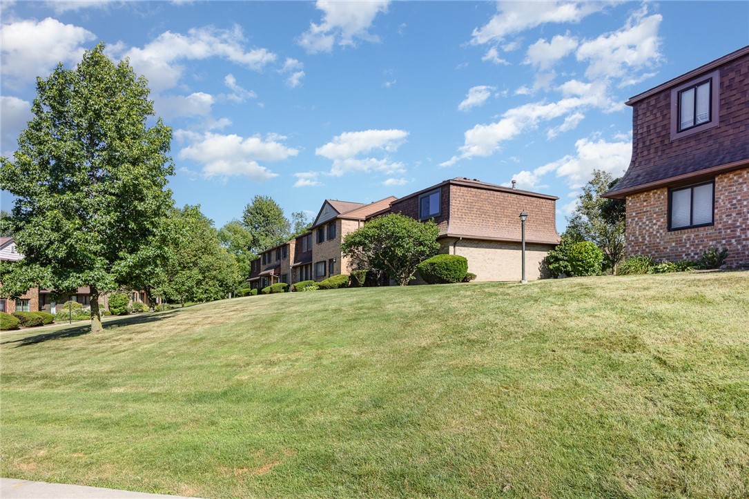 124 Surrey Hill Way