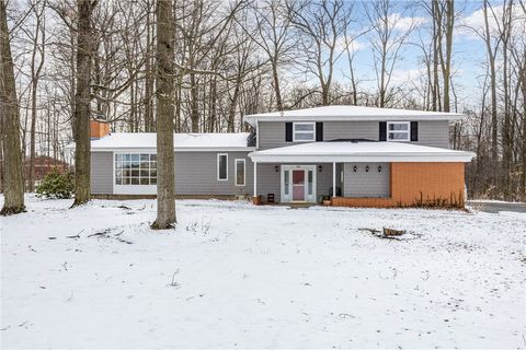 Photo of 2327 Gorham Road, Seneca, NY 14561 (MLS # R1667318)