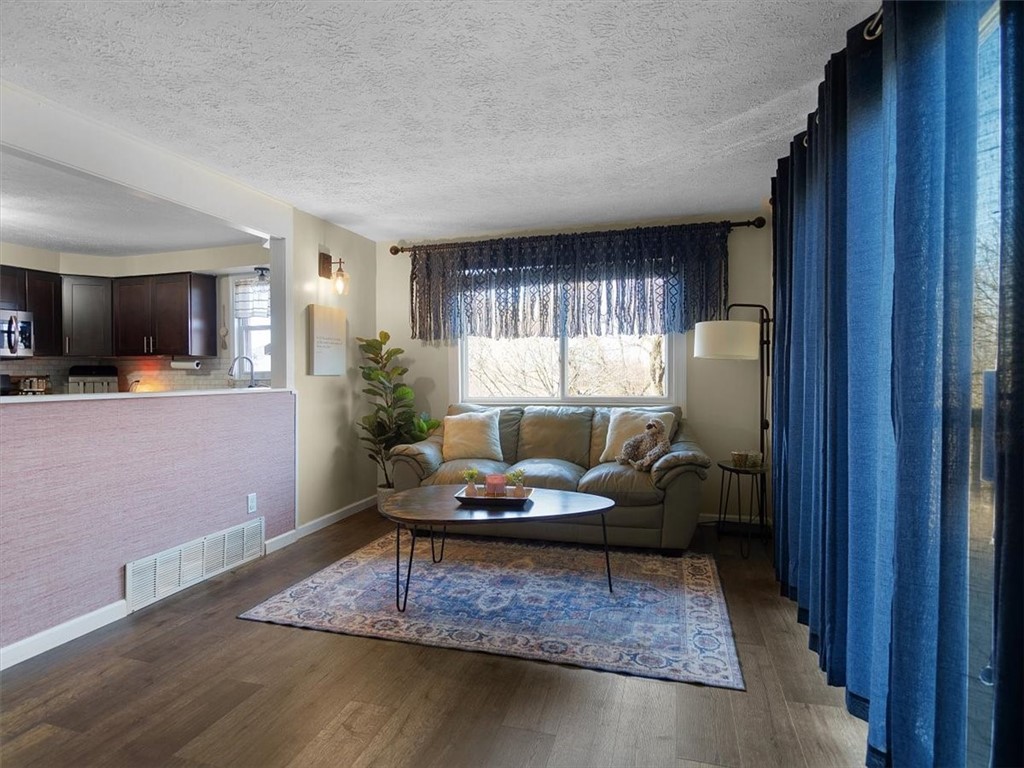 247 Peakview Drive, Henrietta, New York image 9