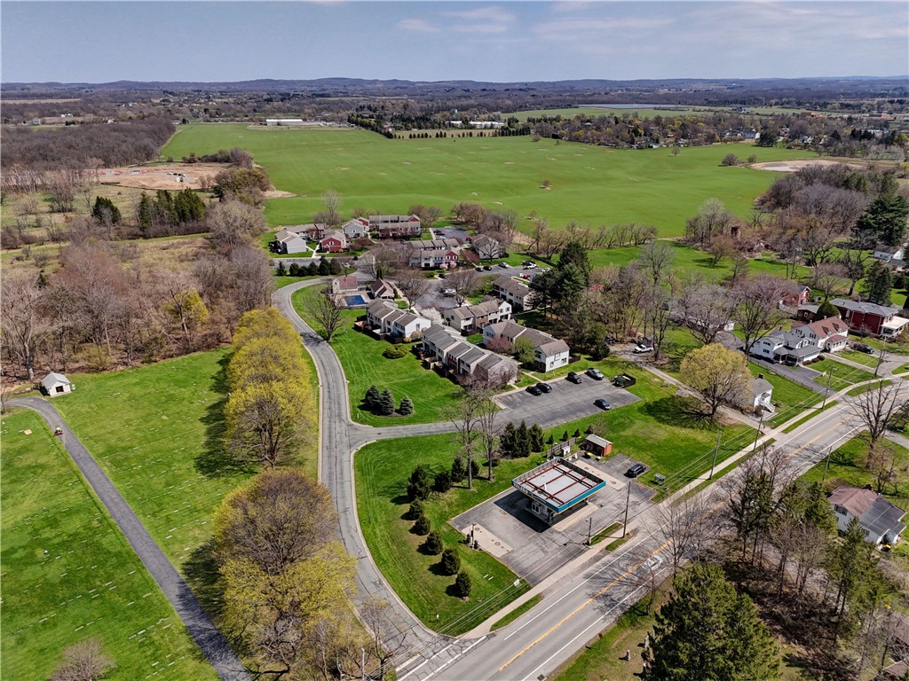 57 Village Trail Trl, Mendon, New York image 38