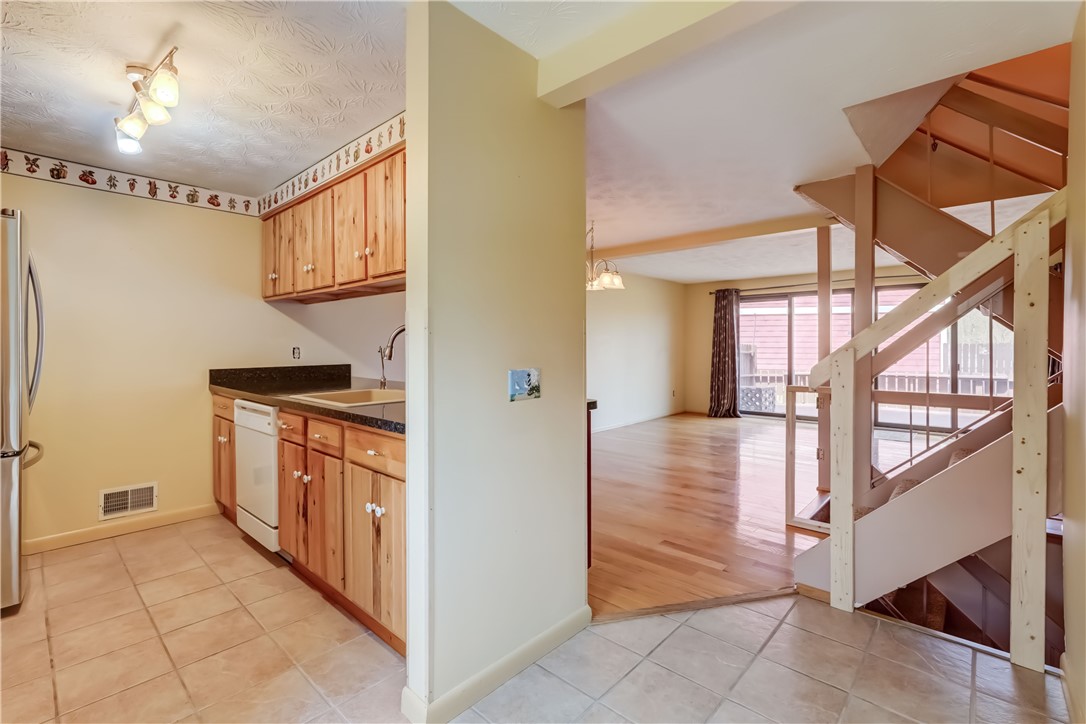 57 Village Trail Trl, Mendon, New York image 6