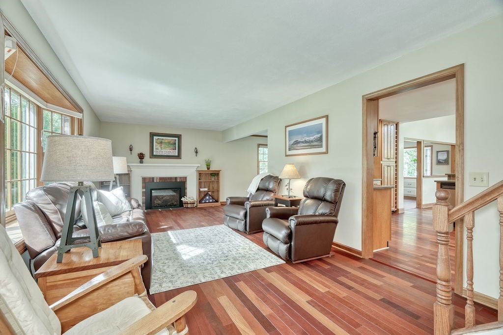 26 Bunker Hill Dr Drive