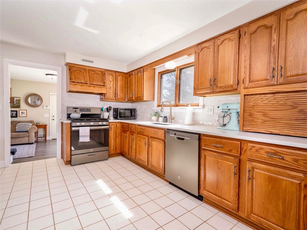 1579 Hermance Road, Penfield, New York image 10