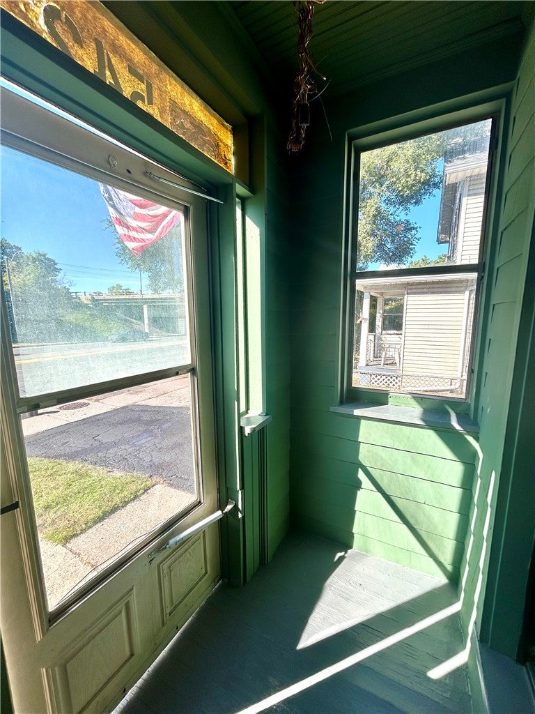 Photo of 542 Empire Boulevard, Irondequoit, NY 14609 (MLS # R1722634)