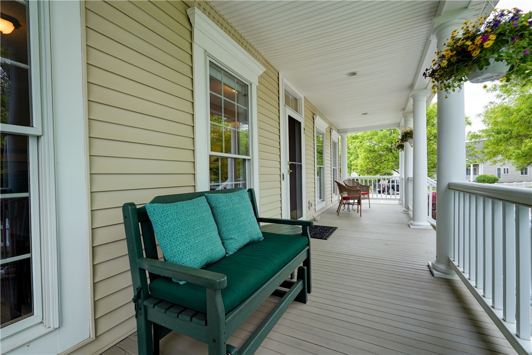 2 Founders Green