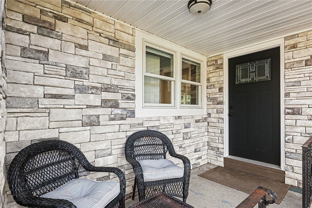 8 Hillview Drive
