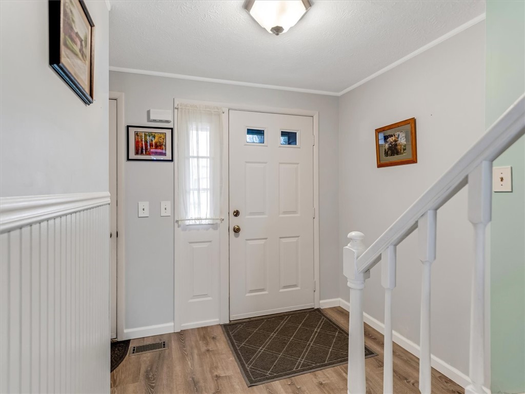 88 Devonshire Circle, Penfield, New York image 3