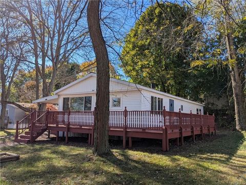 Photo of 8 Gwyn Lane, West Bloomfield, NY 14469 (MLS # R1655057)