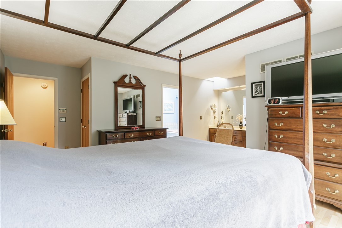 1 Woods Point, Penfield, New York image 16