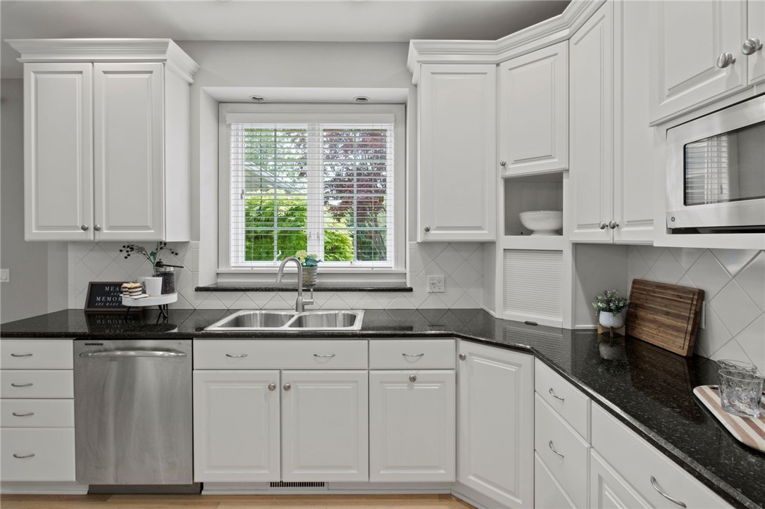 23 Beach Flint Way, Victor, New York image 11