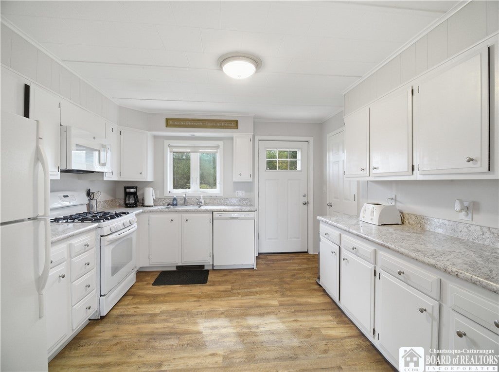5088 W Lake Road