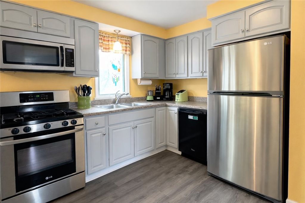 Photo of 37 Penhurst Road, Brighton, NY 14610 (MLS # R1671402)