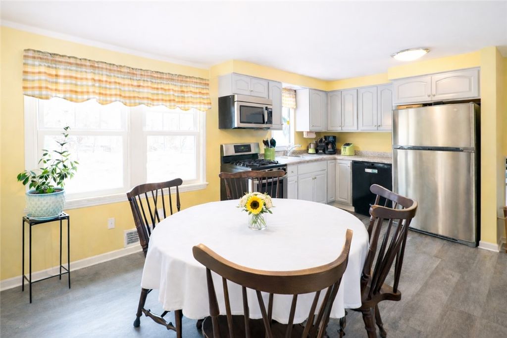 Photo of 37 Penhurst Road, Brighton, NY 14610 (MLS # R1671402)