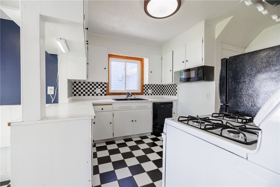 22 Colebourne Road, Rochester, New York image 3