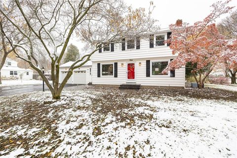 Photo of 5 Ridgelawn Drive, Irondequoit, NY 14617 (MLS # R1650305)