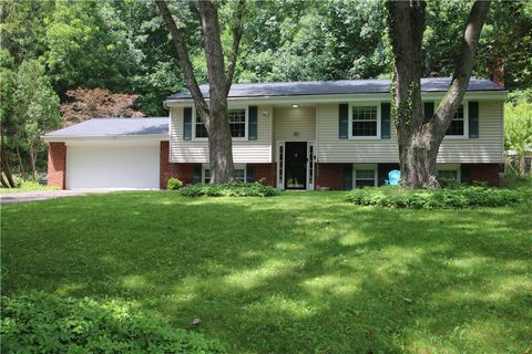 Photo of 50 Heather Drive, Penfield, NY 14625 (MLS # R1685025)