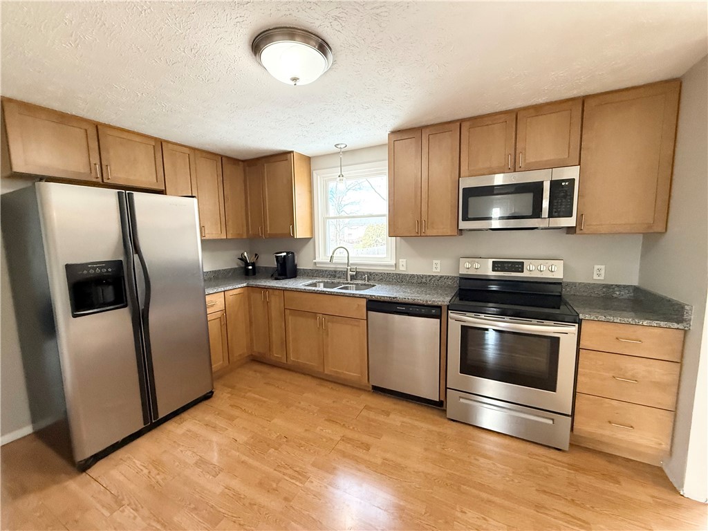 5756 Dalton Drive, Farmington, New York image 18