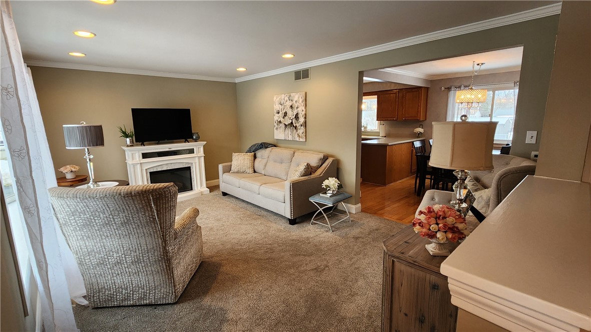 208 Oakwood Lane, Webster, New York image 14