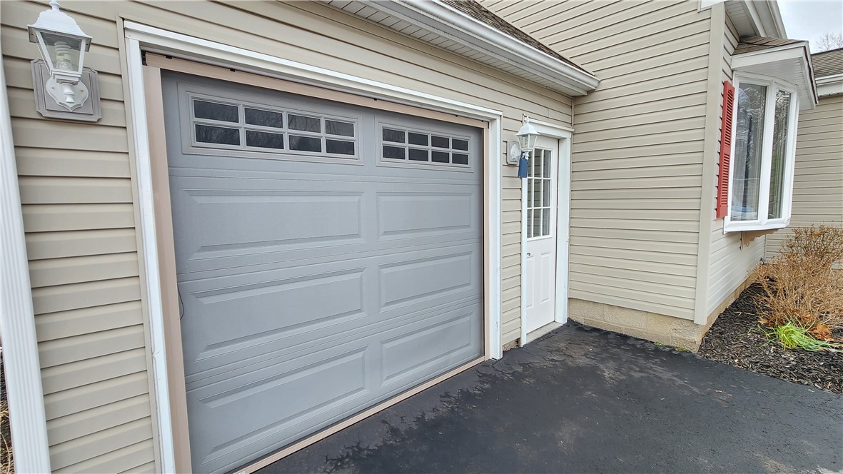 208 Oakwood Lane, Webster, New York image 37