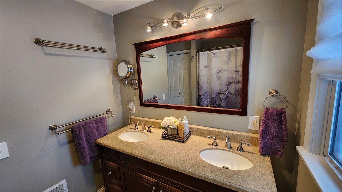 208 Oakwood Lane, Webster, New York image 22