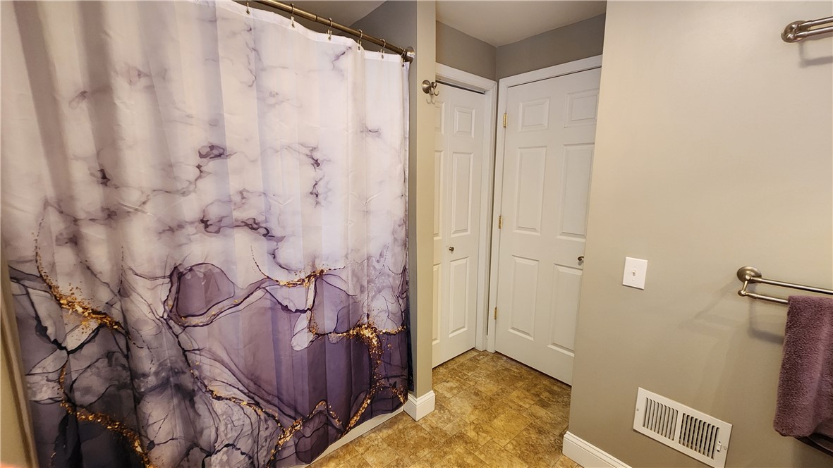 208 Oakwood Lane, Webster, New York image 23