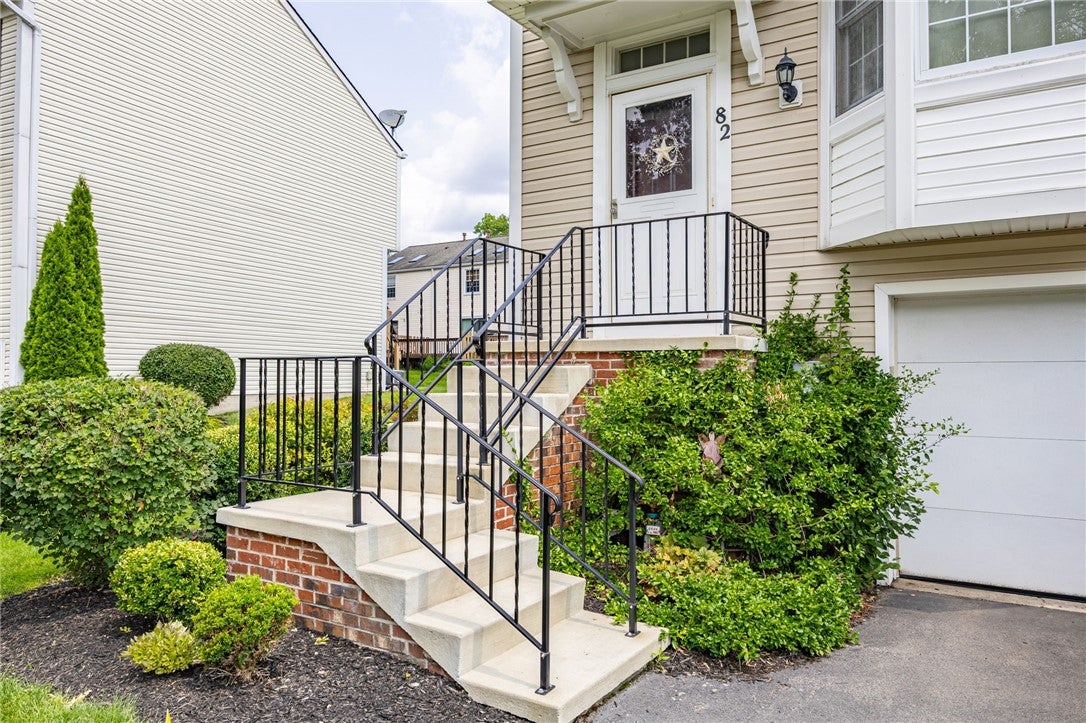 82 Courtshire Ln