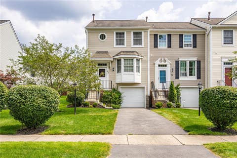 Condo For Sale - 82 Courtshire Ln Ln<br/> Penfield, NY 14526