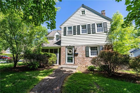 Homes For Sale - 74 Avalon Drive<br/> Brighton, NY 14618