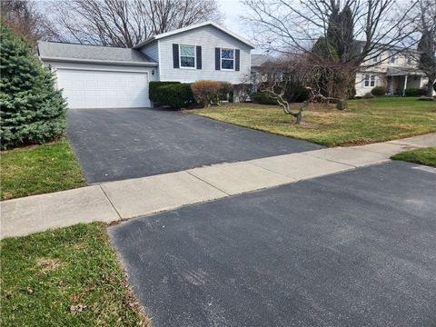 Homes For Sale - 84 Wayfaring Lane<br/> Greece, NY 14612