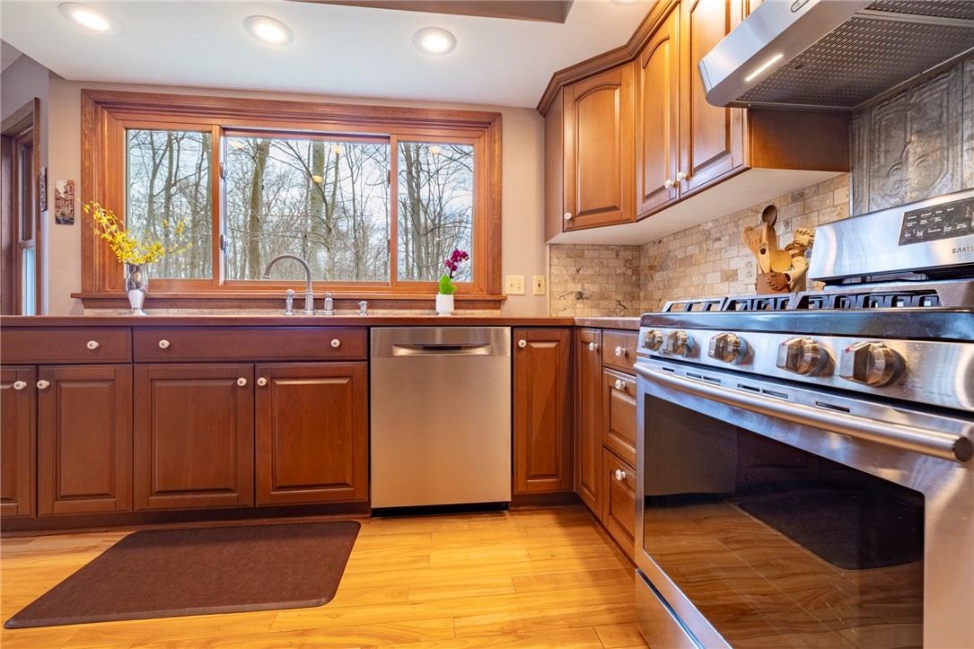 899 Friar Tuck Lane, Webster, New York image 22