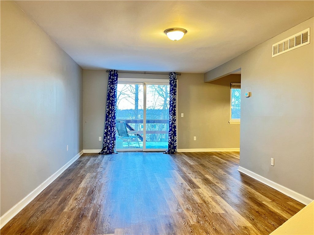 Photo of 6 Bucklebury Hl, Perinton, NY 14450 (MLS # R1723203)