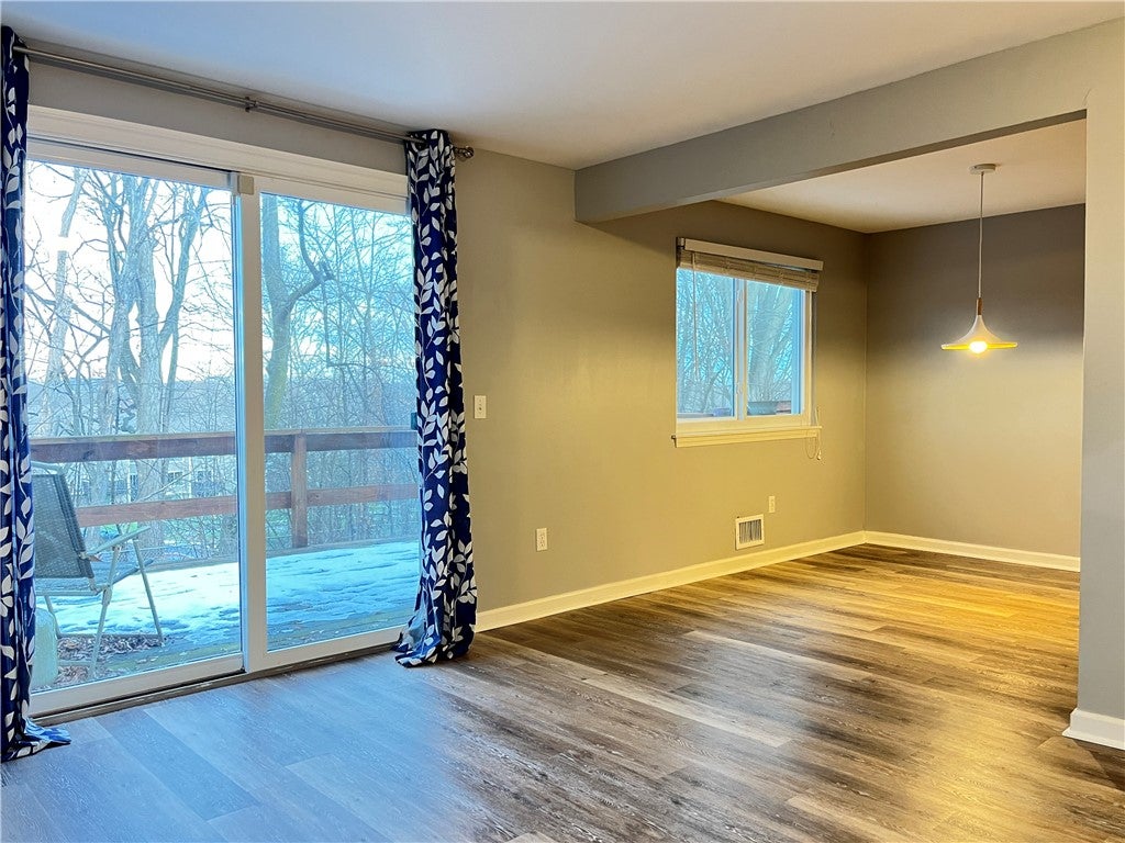 Photo of 6 Bucklebury Hl, Perinton, NY 14450 (MLS # R1723203)