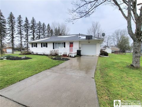 Photo of 28 Laurie Lane, Jamestown, NY 14701 (MLS # R1666140)