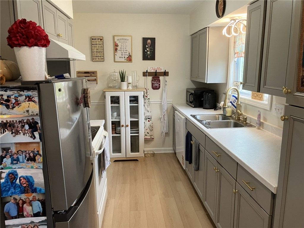 Photo of 340 N Park Drive, Irondequoit, NY 14609 (MLS # R1667183)