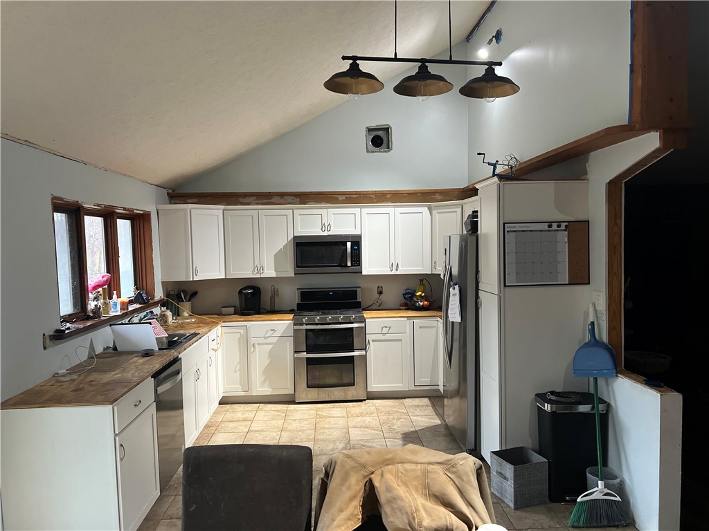 Gaines, New York 14411, United States, 3 Bedrooms Bedrooms, ,1 BathroomBathrooms,Residential,Pending,241772