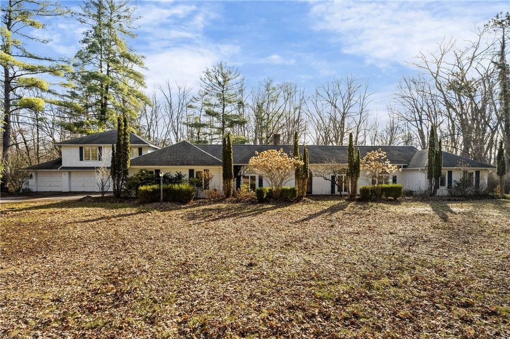 Photo of 52 Knollwood Drive, Pittsford, NY 14618 (MLS # R1666430)