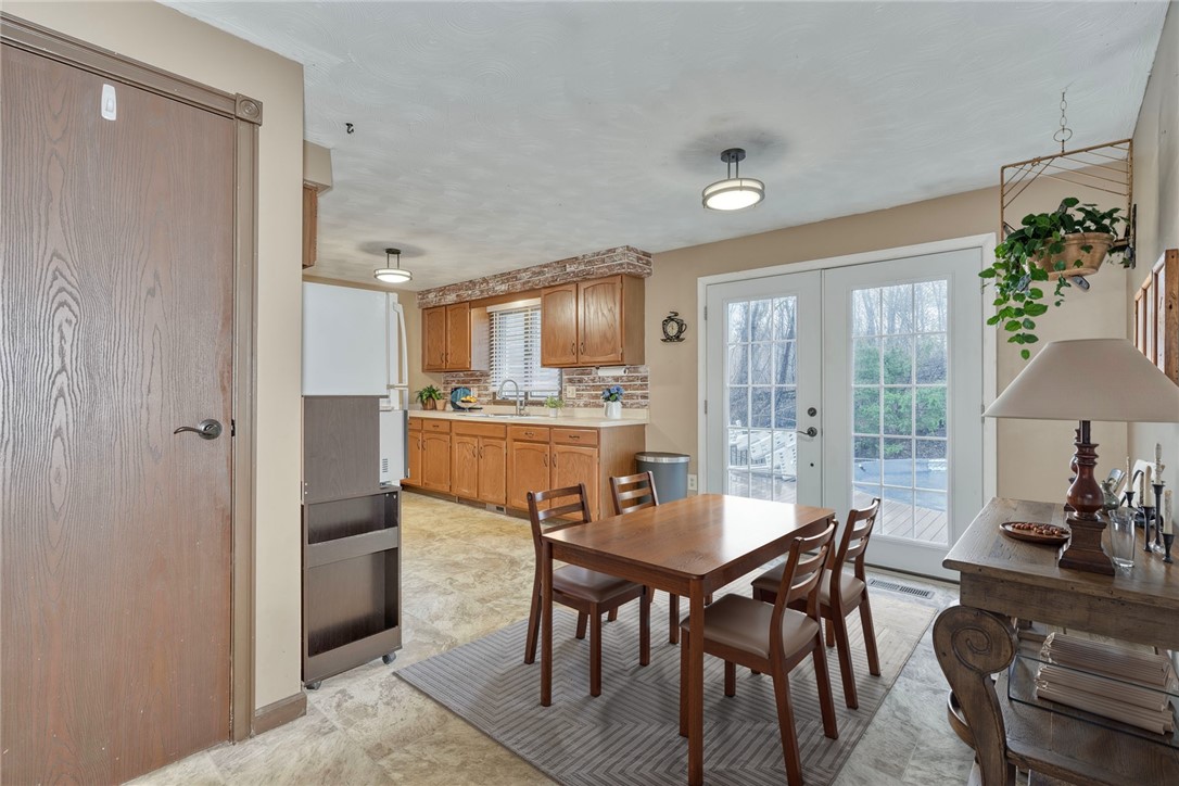 153 Donna Marie Cir N