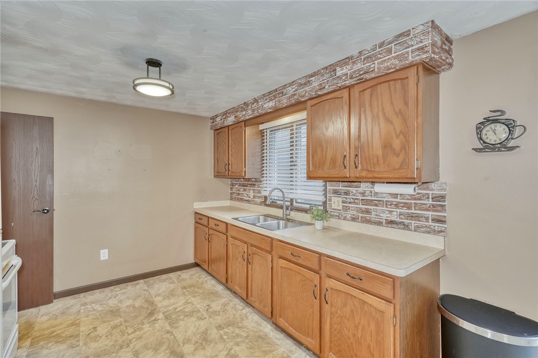 153 Donna Marie Cir N