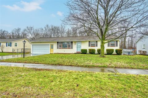 Homes For Sale - 153 Donna Marie Cir N Cir<br/> Gates, NY 14606