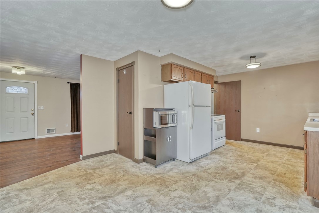 153 Donna Marie Cir N